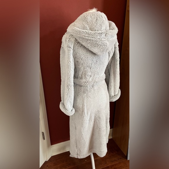 Bath Robe - Picture 2 of 4